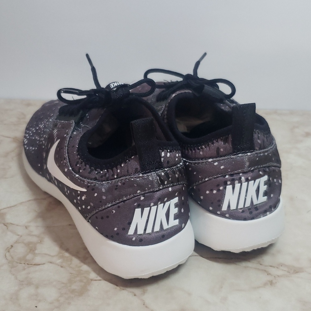 Nike Charcoal and White Athletic Womens Shoes Size 8.5 - Picture 4 of 7